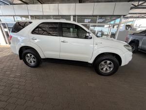 Toyota Fortuner 3.0D-4D 4x4 - Image 3