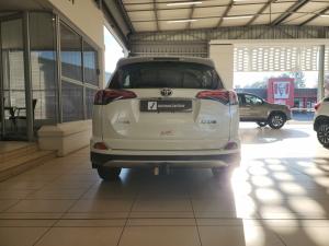 Toyota RAV4 2.0 GX auto - Image 5