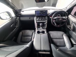 Toyota Land Cruiser 300 3.3D GR-Sport - Image 6