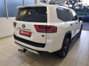 Toyota Land Cruiser 300 3.3D GR-Sport - Image 2