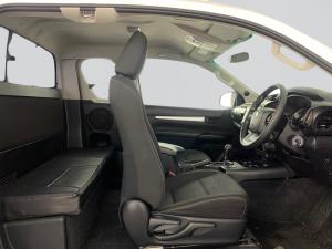 Toyota Hilux 2.4 GD-6 RB Raider automaticE/CAB - Image 16