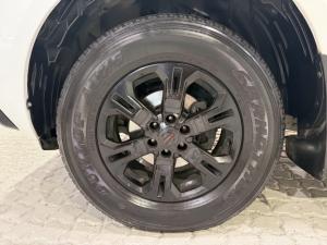 Nissan Navara 2.5DDTi double cab SE Plus auto - Image 11