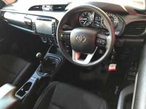 Toyota Hilux 2.4GD-6 double cab 4x4 Raider manual - Image 10