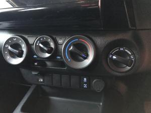 Toyota Hilux 2.4GD-6 double cab 4x4 Raider manual - Image 12