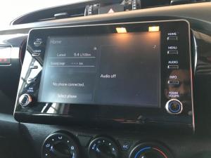 Toyota Hilux 2.4GD-6 double cab 4x4 Raider manual - Image 14