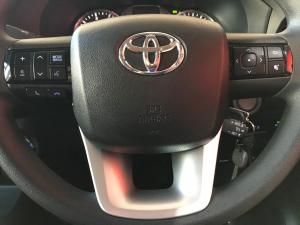 Toyota Hilux 2.4GD-6 double cab 4x4 Raider manual - Image 17
