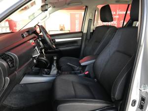 Toyota Hilux 2.4GD-6 double cab 4x4 Raider manual - Image 20