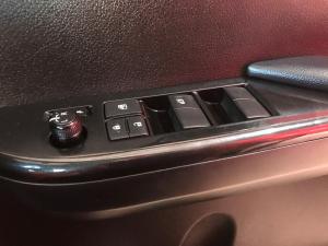 Toyota Hilux 2.4GD-6 double cab Raider manual - Image 13