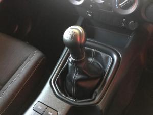Toyota Hilux 2.4GD-6 double cab Raider manual - Image 15
