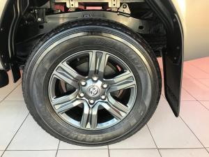 Toyota Hilux 2.4GD-6 double cab Raider manual - Image 8
