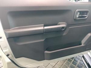 Suzuki Jimny 1.5 GLX AllGrip 5-door auto - Image 15