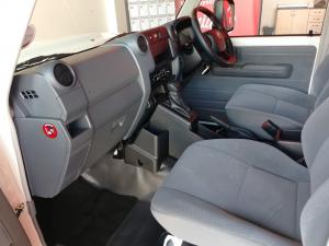 Toyota Land Cruiser 79 2.8GD-6 single cab auto - Image 10
