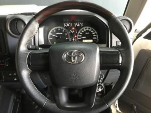 Toyota Land Cruiser 79 2.8GD-6 single cab auto - Image 18