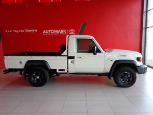 Toyota Land Cruiser 79 2.8GD-6 single cab auto - Image 3