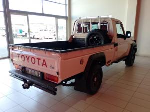Toyota Land Cruiser 79 2.8GD-6 single cab auto - Image 4