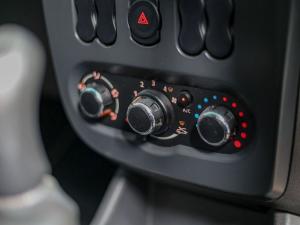 Nissan NP200 1.6i safety pack (aircon) - Image 19