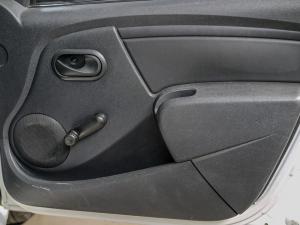 Nissan NP200 1.6i safety pack (aircon) - Image 22