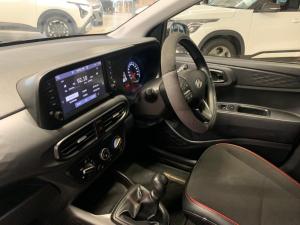 Hyundai Grand i10 1.0 Premium hatch - Image 13