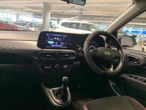 Hyundai Grand i10 1.0 Premium hatch - Image 8
