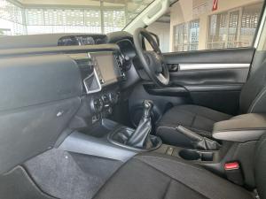 Toyota Hilux 2.4GD-6 double cab 4x4 Raider manual - Image 7