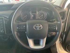 Toyota Hilux 2.4GD-6 double cab 4x4 Raider manual - Image 8
