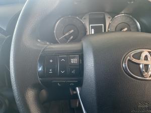 Toyota Hilux 2.4GD-6 double cab 4x4 Raider manual - Image 9