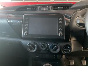 Toyota Hilux 2.4GD-6 double cab 4x4 Raider manual - Image 16