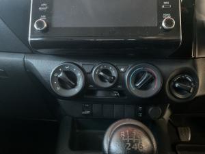 Toyota Hilux 2.4GD-6 double cab 4x4 Raider manual - Image 17