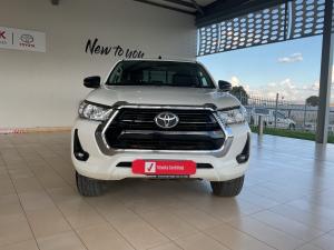 Toyota Hilux 2.4GD-6 double cab 4x4 Raider manual - Image 4