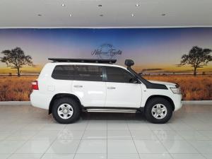 Toyota Land Cruiser 200 4.5D-4D V8 GX-R - Image 3