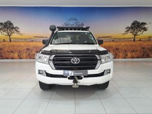 Toyota Land Cruiser 200 4.5D-4D V8 GX-R - Image 4