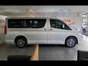 Toyota Quantum 2.8 LWB bus 9-seater VX Premium - Image 3