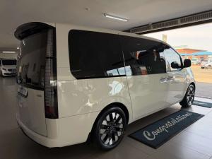 Hyundai Staria 2.2D Luxury automatic - Image 9