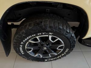 Toyota Hilux 2.8 GD-6 Raider 4X4 automaticD/C - Image 13