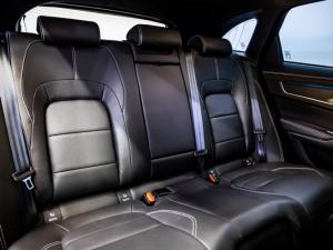 Jaguar F-Pace D200 AWD R-Dynamic HSE - Image 12