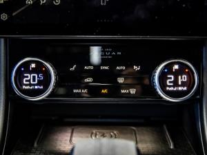 Jaguar F-Pace D200 AWD R-Dynamic HSE - Image 13