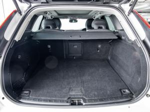 Volvo XC60 B5 AWD Essential - Image 13