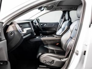 Volvo XC60 B5 AWD Essential - Image 5
