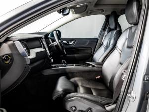 Volvo XC60 B5 AWD Essential - Image 10