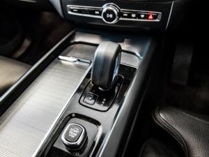 Volvo XC60 B5 AWD Essential - Image 4