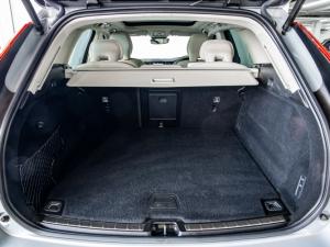 Volvo XC60 B5 AWD Plus Dark - Image 13