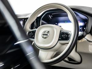 Volvo XC60 B5 AWD Plus Dark - Image 17