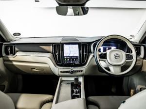 Volvo XC60 B5 AWD Plus Dark - Image 6