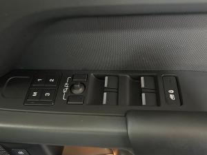 Land Rover Defender 110 D300 X - Image 25