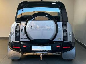 Land Rover Defender 110 D300 X - Image 5