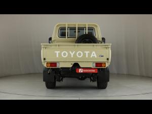 Toyota Land Cruiser 79 4.2D single cab - Image 5