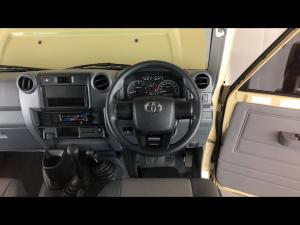 Toyota Land Cruiser 79 4.2D single cab - Image 8