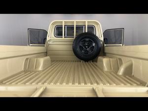 Toyota Land Cruiser 79 4.2D single cab - Image 13