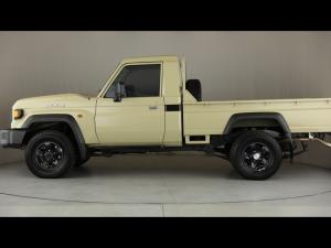 Toyota Land Cruiser 79 4.2D single cab - Image 22