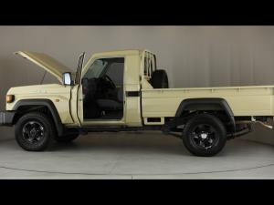 Toyota Land Cruiser 79 4.2D single cab - Image 26